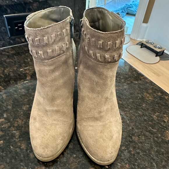 Jessica Simpson taupe suede fringe booties sz7 - Picture 1 of 6